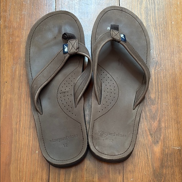 Vineyard Vines Brown Leather Flip-Flops - Picture 1 of 3